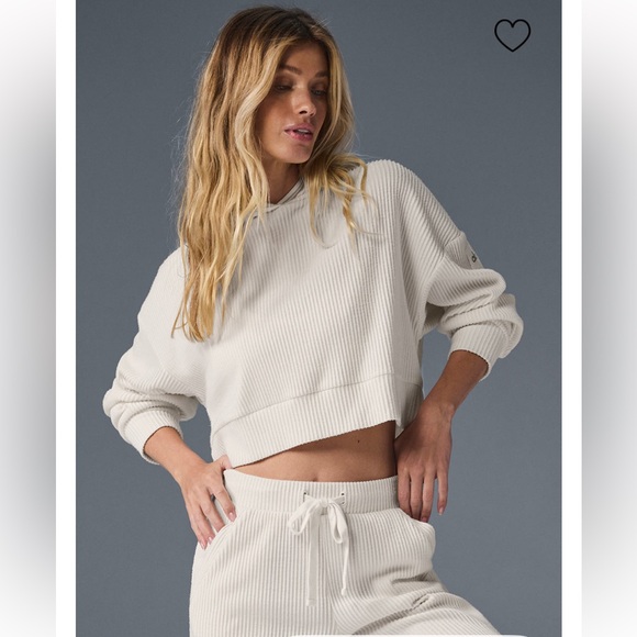 Alo Muse lounge wear set in ivory! Size small! - Picture 2 of 4